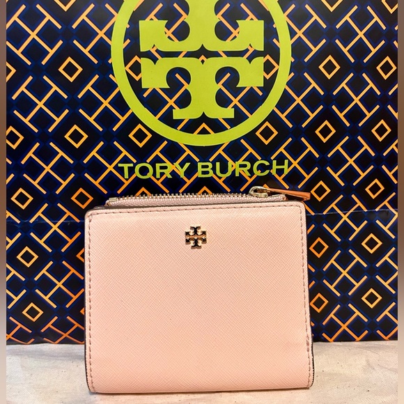Tory Burch Handbags - Tory Burch Robinson wallet